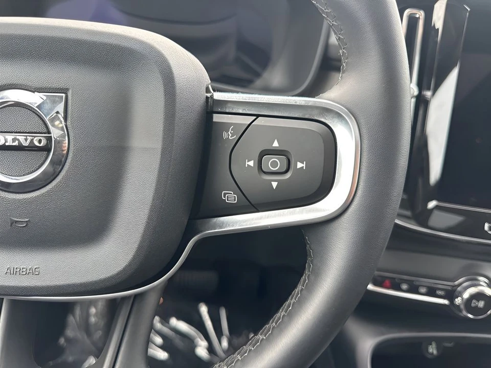 2025 Volvo XC40 - Image 17 of 21
