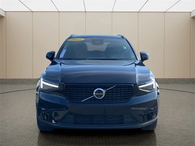 2025 Volvo XC40 - Image 8 of 12