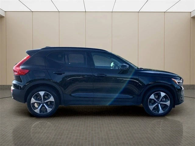 2025 Volvo XC40 - Image 6 of 12