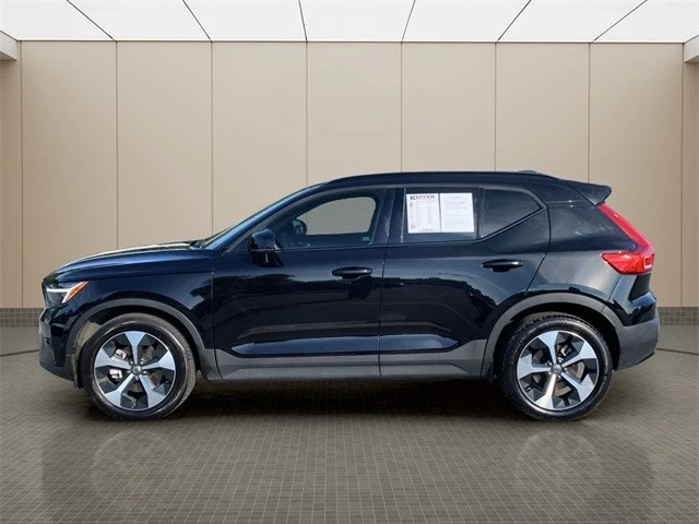 2025 Volvo XC40 - Image 2 of 12