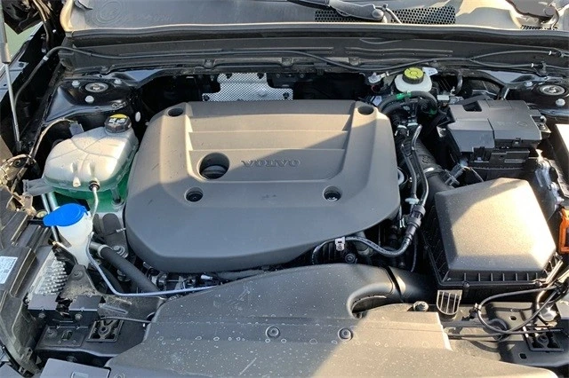2025 Volvo XC40 - Image 9 of 12