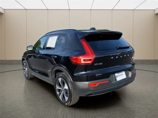 2025 Volvo XC40 - Image 3 of 12