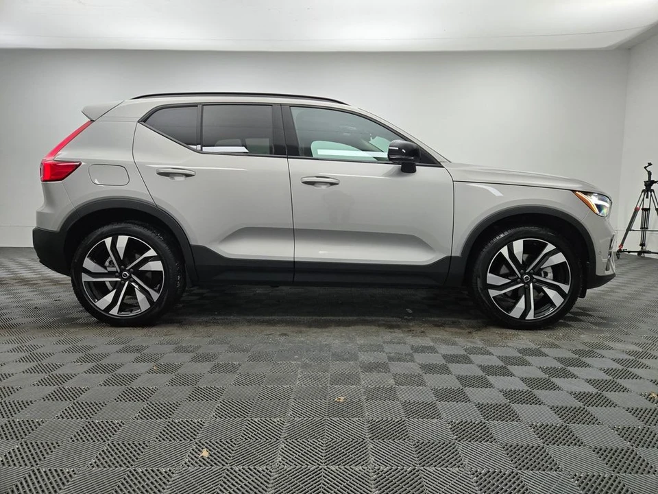 2025 Volvo XC40 - Image 12 of 12