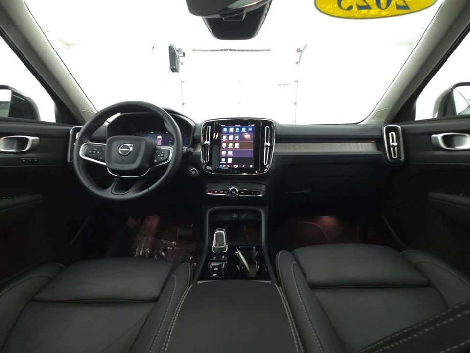 2025 Volvo XC40 - Image 2 of 12
