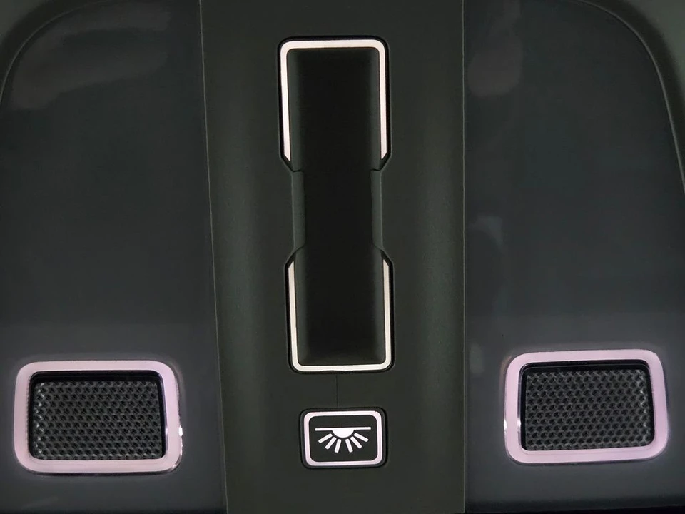 2025 Volvo XC40 - Image 5 of 12