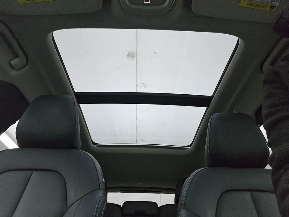 2025 Volvo XC40 - Image 3 of 12