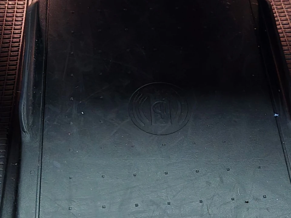 2025 Volvo XC40 - Image 10 of 12