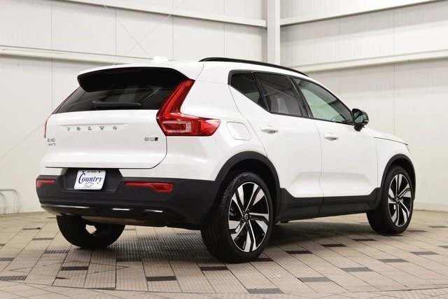 2025 Volvo XC40 - Image 8 of 12