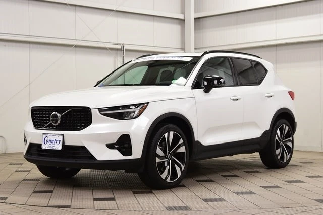 2025 Volvo XC40 - Image 3 of 12