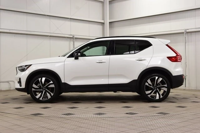 2025 Volvo XC40 - Image 4 of 12