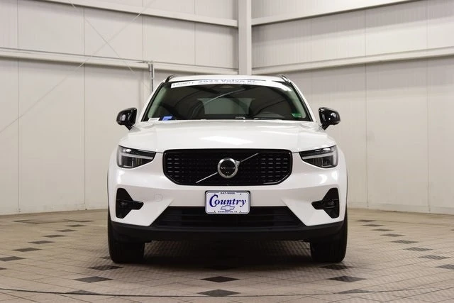 2025 Volvo XC40 - Image 2 of 12