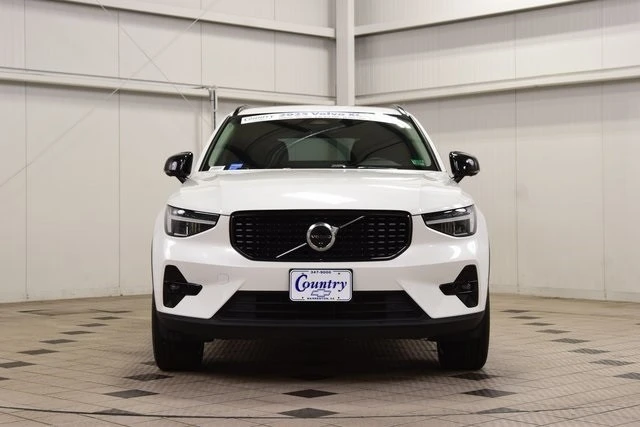 2025 Volvo XC40 - Image 2 of 12