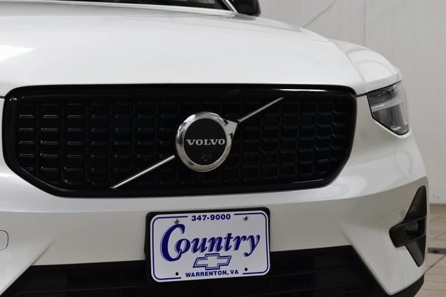 2025 Volvo XC40 - Image 11 of 12