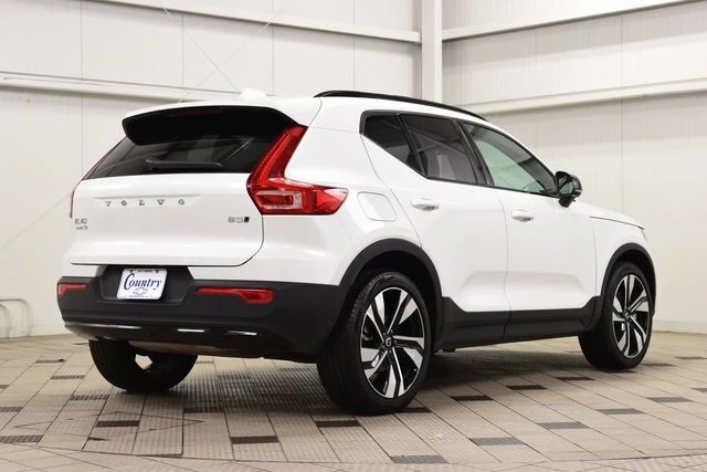 2025 Volvo XC40 - Image 8 of 12