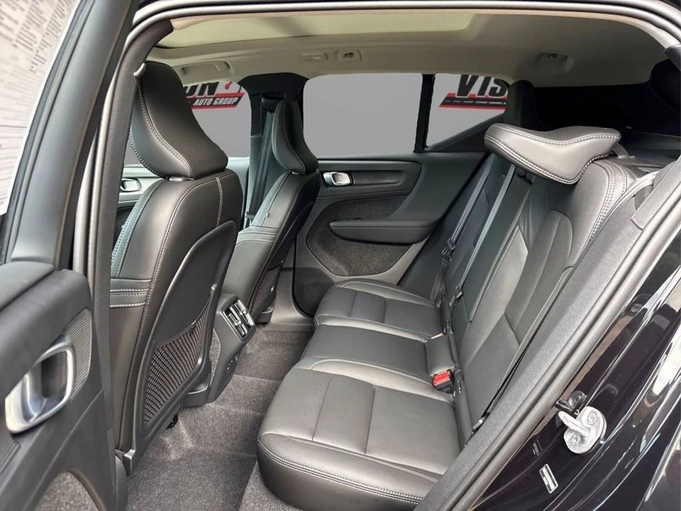 2025 Volvo XC40 - Image 10 of 12