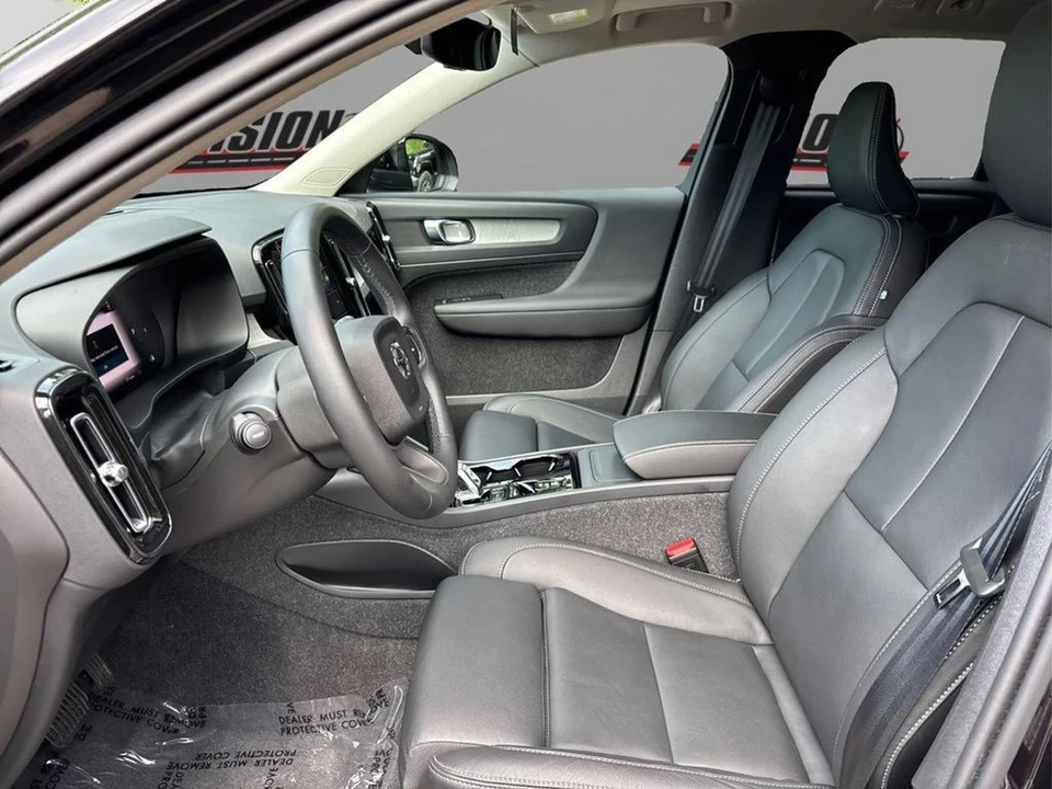 2025 Volvo XC40 - Image 9 of 12