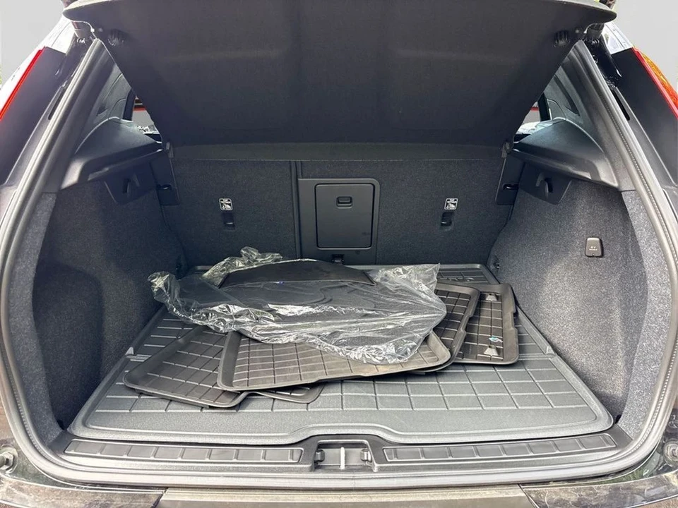 2025 Volvo XC40 - Image 11 of 12