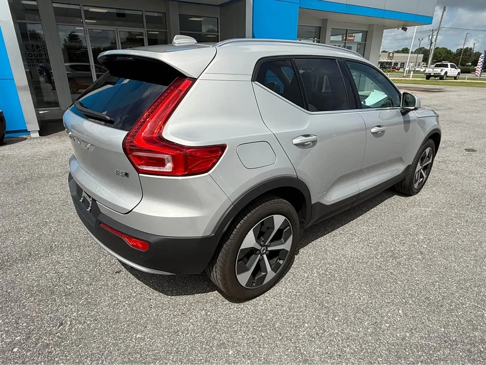 2025 Volvo XC40 - Image 3 of 10