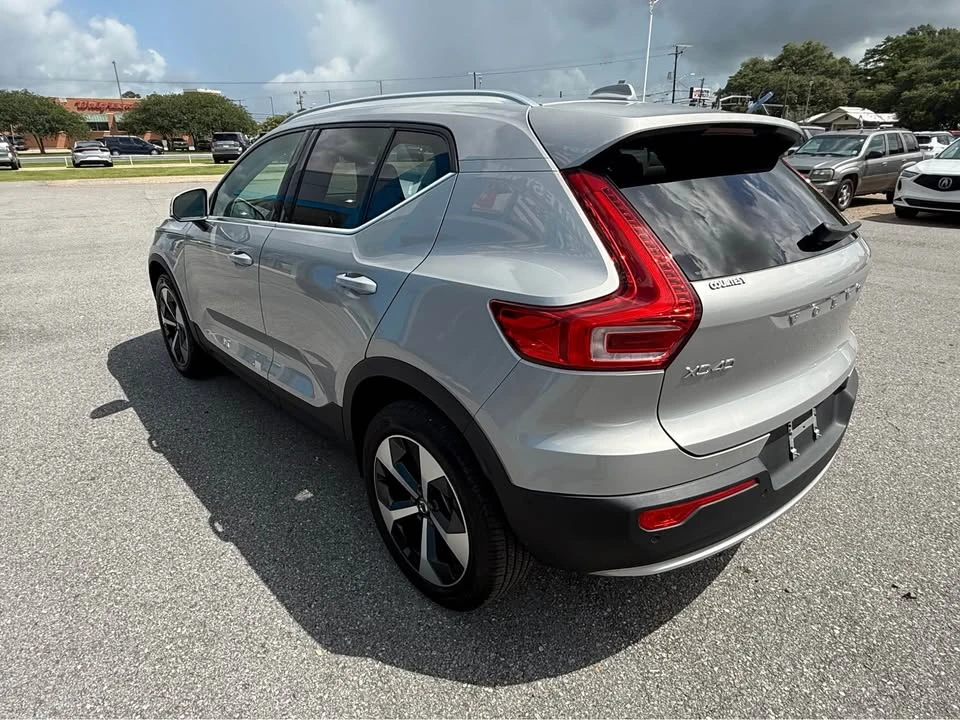 2025 Volvo XC40 - Image 4 of 10