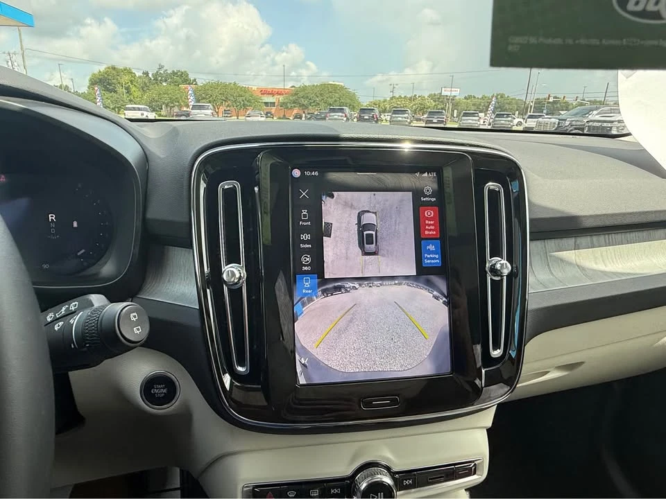 2025 Volvo XC40 - Image 9 of 10