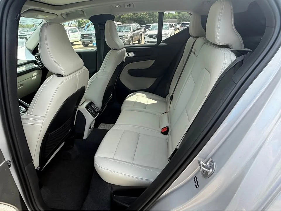 2025 Volvo XC40 - Image 7 of 10