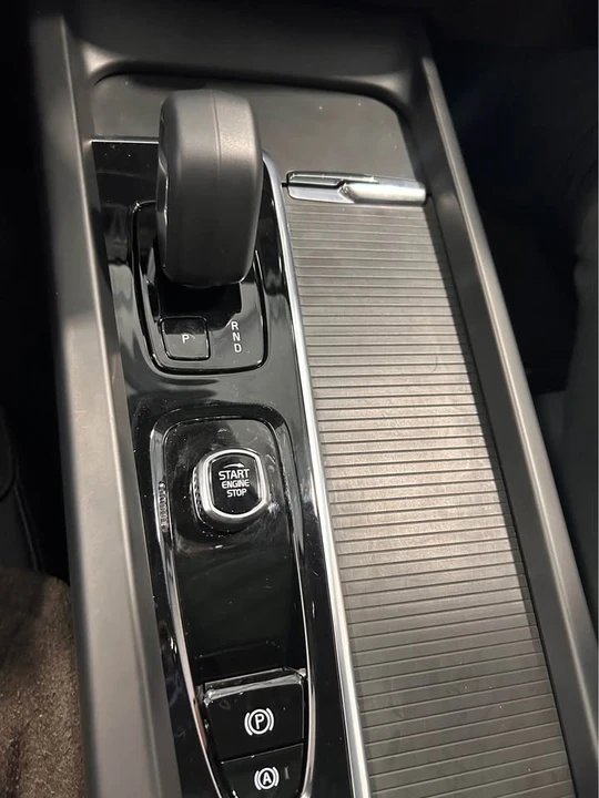 2025 Volvo XC60 2nd Gen - Image 13 of 17