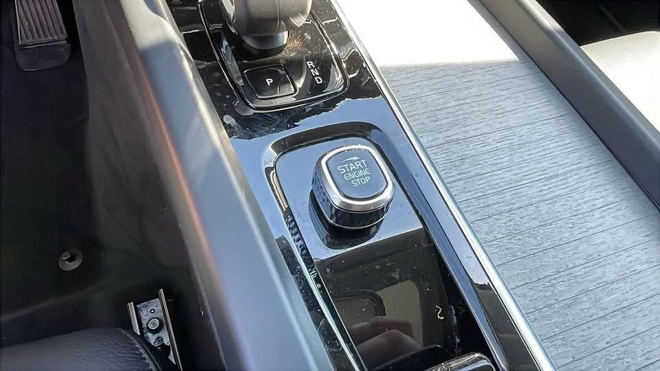 2025 Volvo XC60 2nd Gen - Image 17 of 20