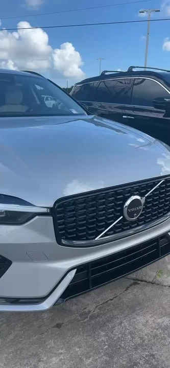 2025 Volvo XC60 2nd Gen - Image 2 of 2