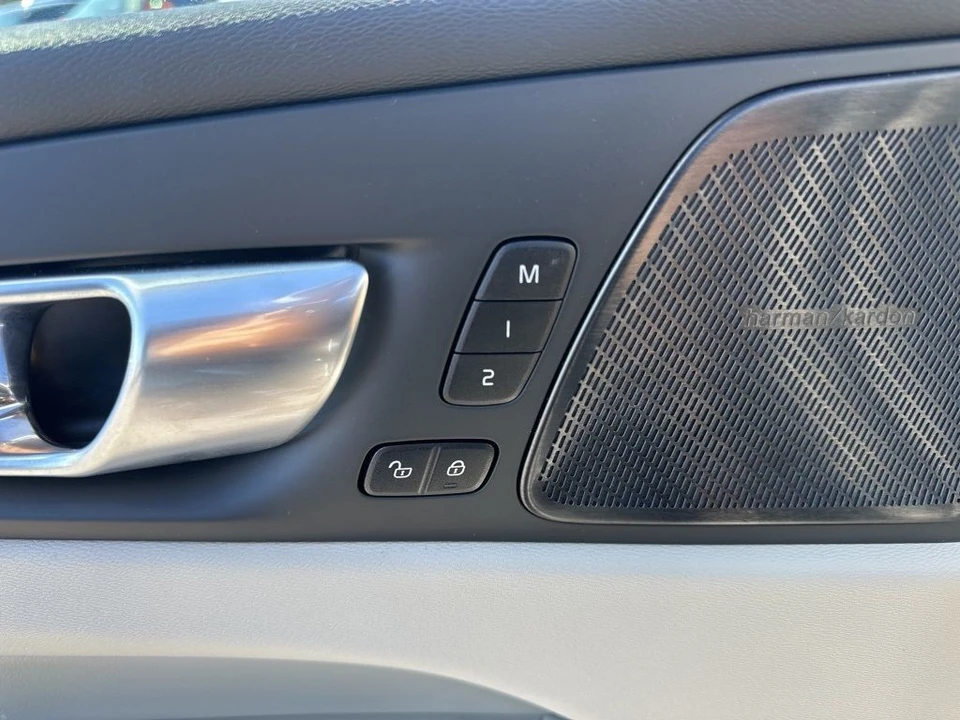 2025 Volvo XC60 2nd Gen - Image 11 of 12