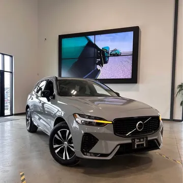 2025 Volvo XC60 B5 Core Dark Theme