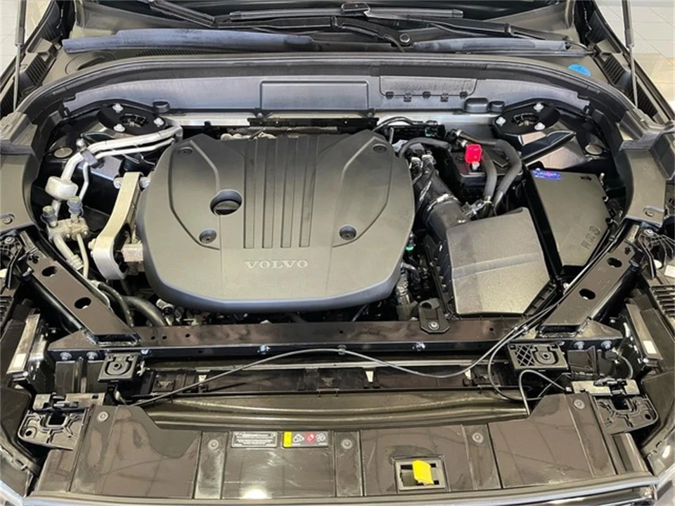 2025 Volvo XC60 2nd Gen - Image 19 of 31