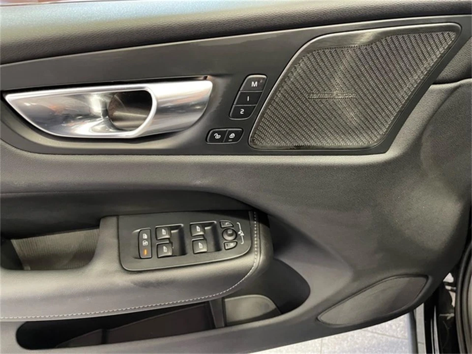 2025 Volvo XC60 2nd Gen - Image 23 of 31