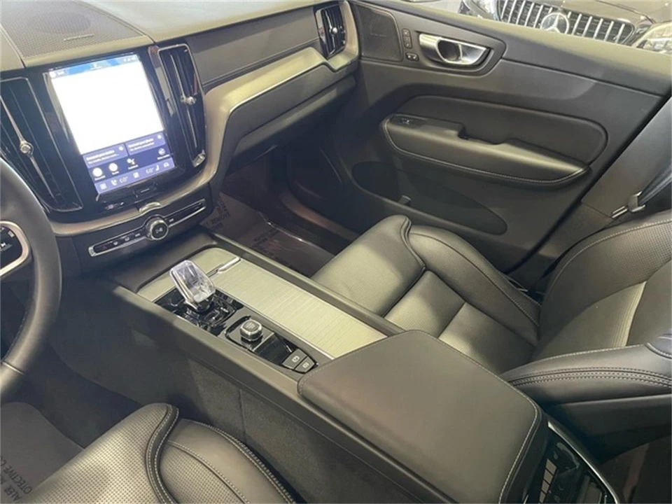 2025 Volvo XC60 2nd Gen - Image 27 of 31