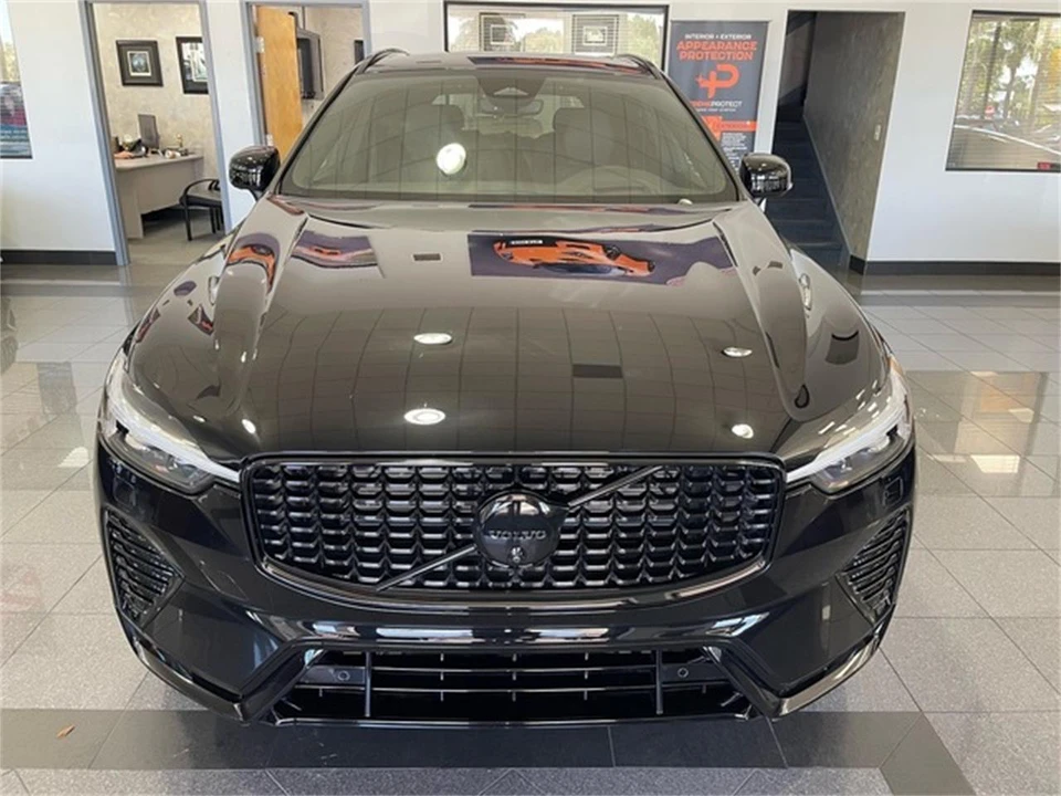 2025 Volvo XC60 2nd Gen - Image 9 of 31