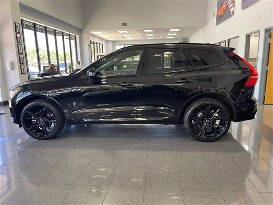 2025 Volvo XC60 2nd Gen - Image 2 of 31