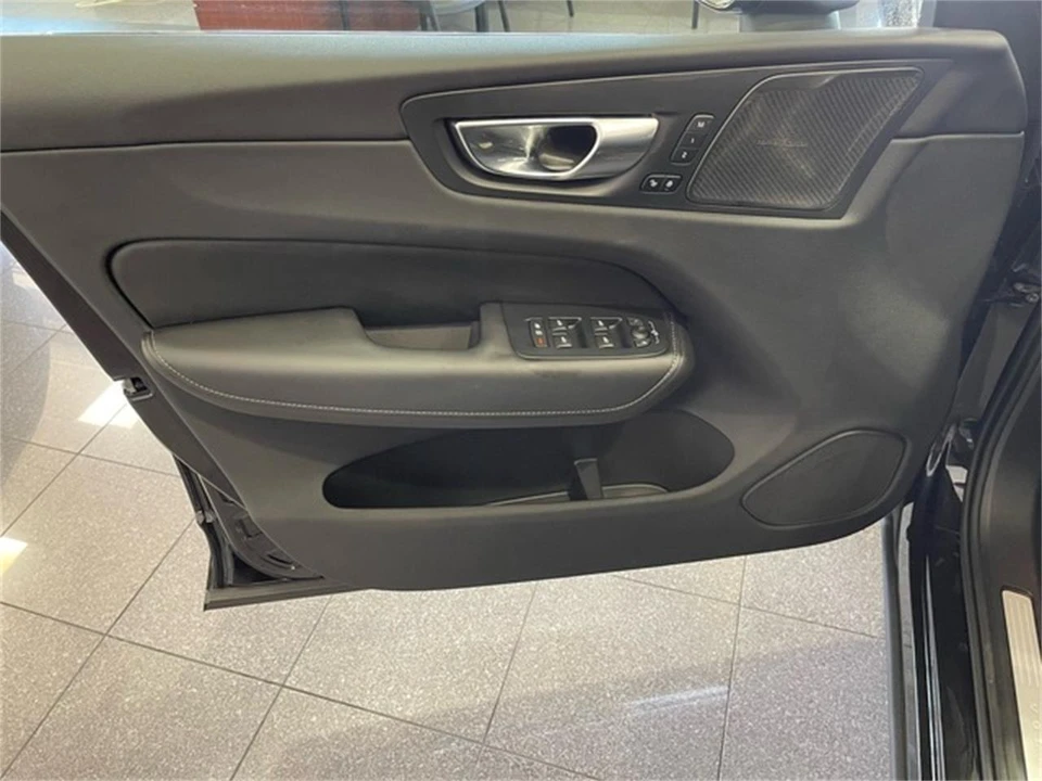 2025 Volvo XC60 2nd Gen - Image 22 of 31