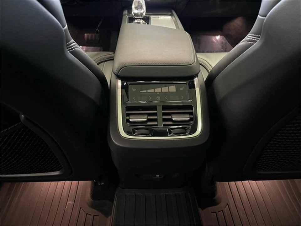 2025 Volvo XC60 2nd Gen - Image 30 of 31