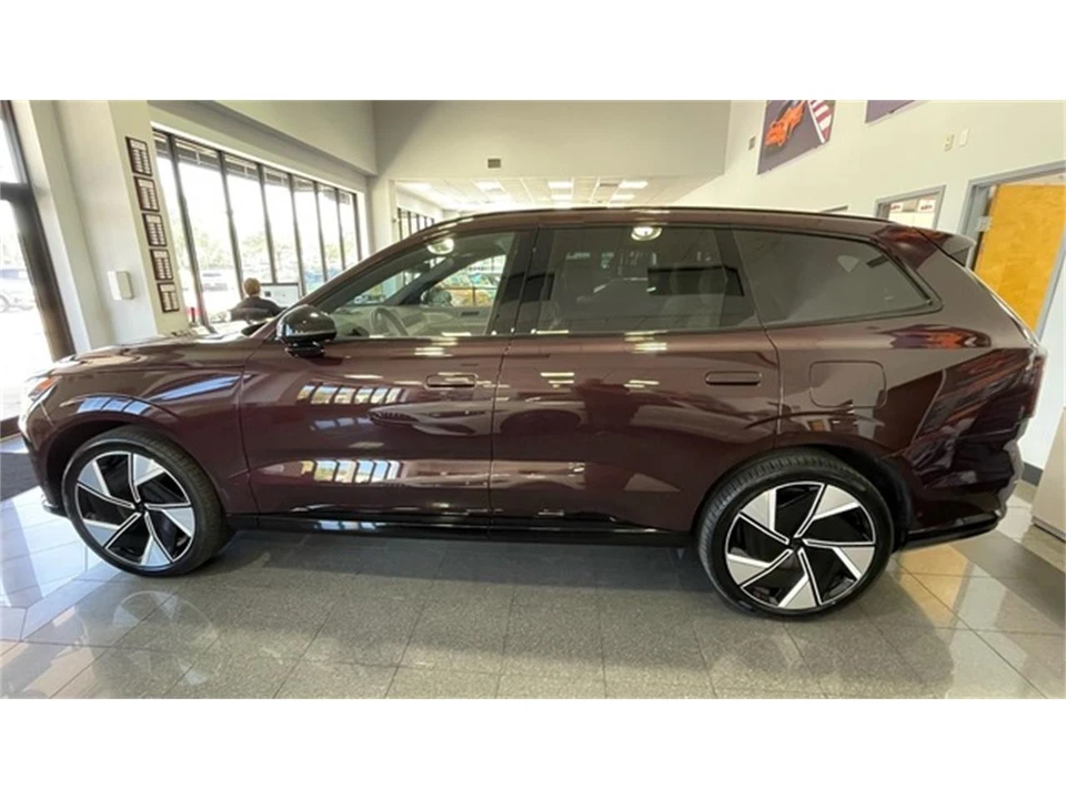 2025 Volvo XC90 2nd Gen - Image 2 of 31
