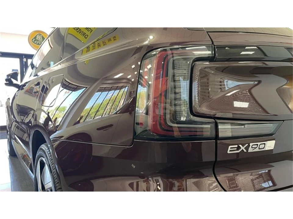 2025 Volvo XC90 2nd Gen - Image 16 of 31