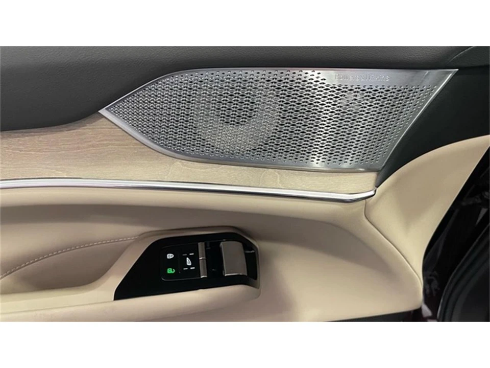 2025 Volvo XC90 2nd Gen - Image 24 of 31