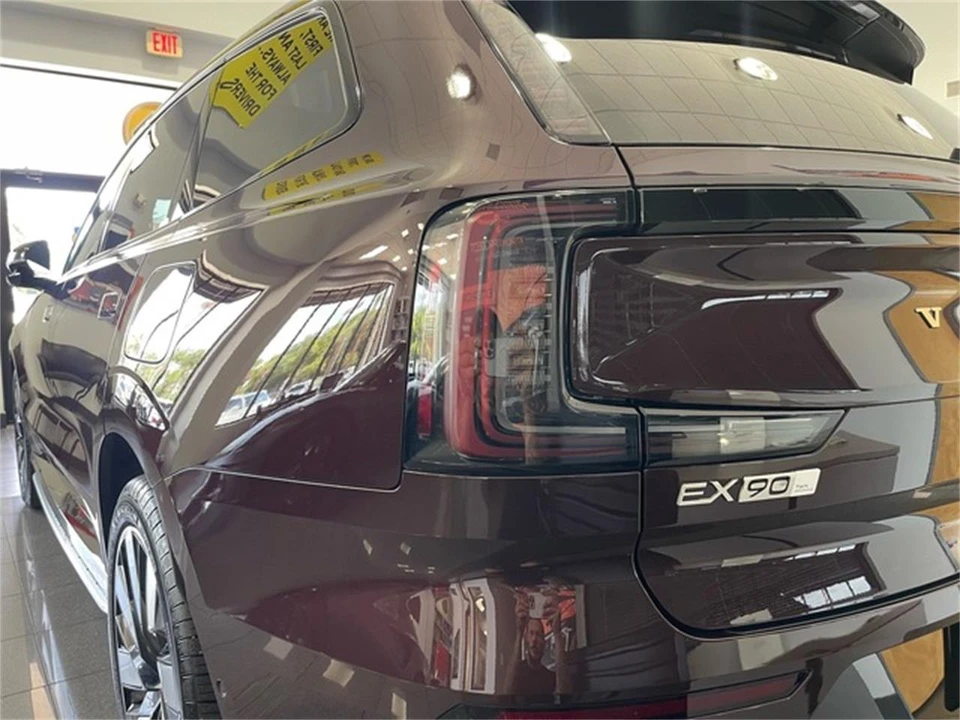 2025 Volvo XC90 2nd Gen - Image 15 of 31