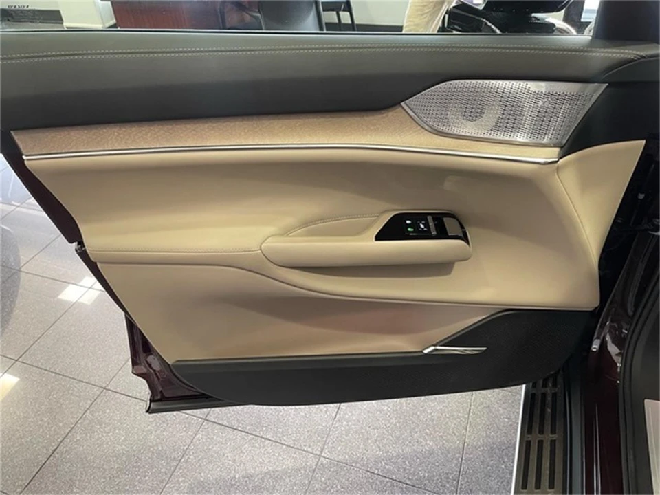 2025 Volvo XC90 2nd Gen - Image 23 of 31