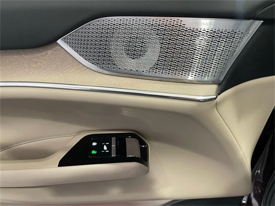2025 Volvo XC90 2nd Gen - Image 24 of 31
