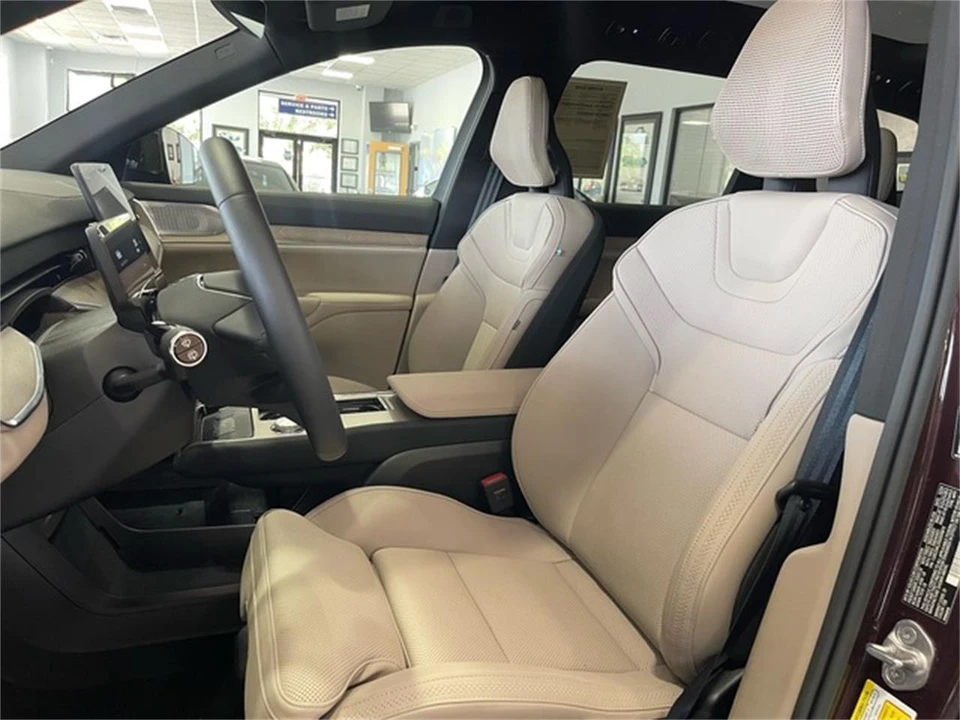 2025 Volvo XC90 2nd Gen - Image 26 of 31