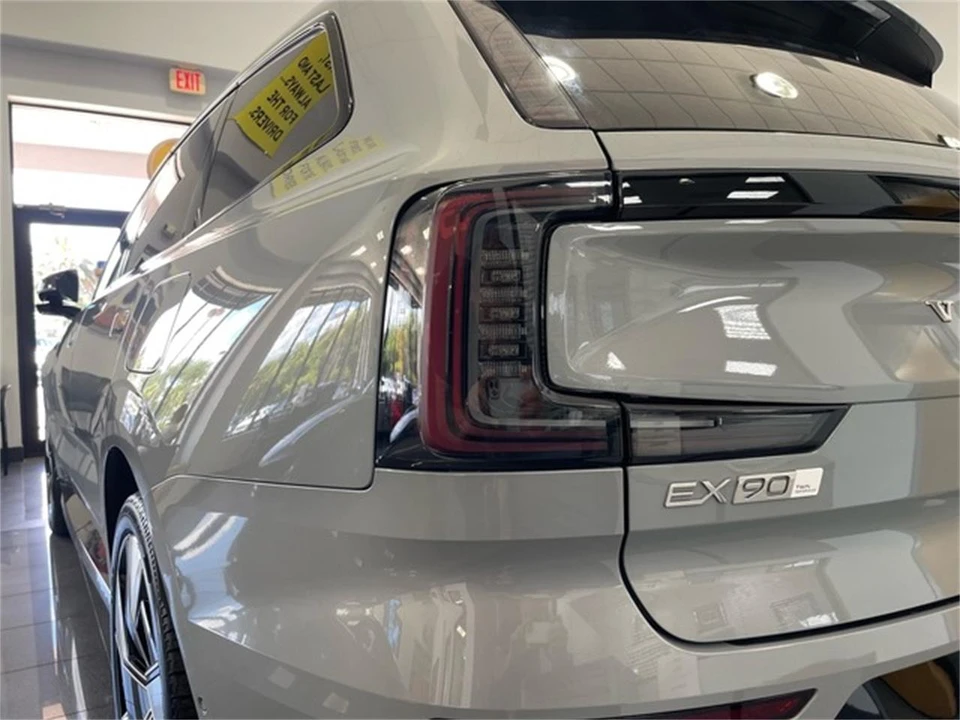 2025 Volvo XC90 2nd Gen - Image 15 of 31