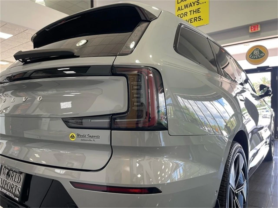 2025 Volvo XC90 2nd Gen - Image 17 of 31