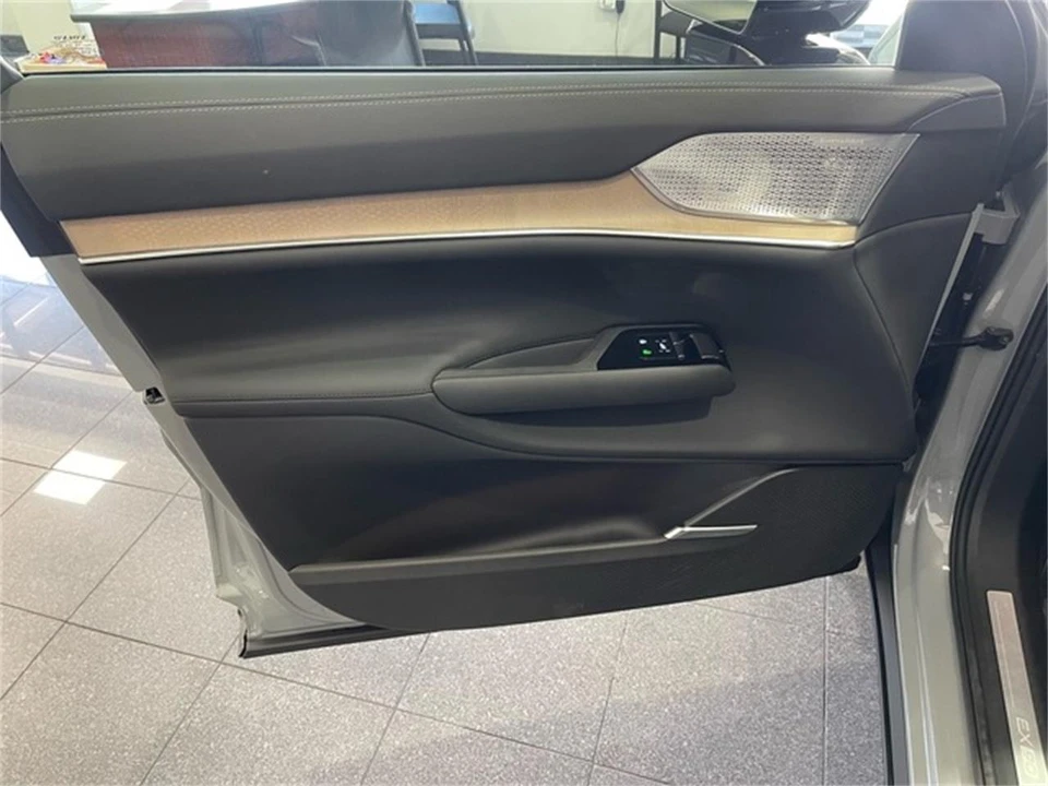 2025 Volvo XC90 2nd Gen - Image 22 of 31