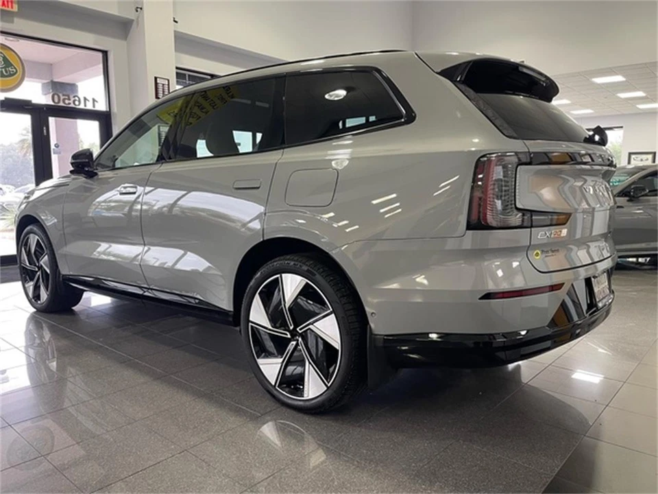 2025 Volvo XC90 2nd Gen - Image 3 of 31