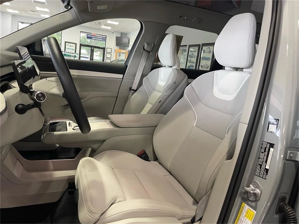 2025 Volvo XC90 2nd Gen - Image 25 of 31