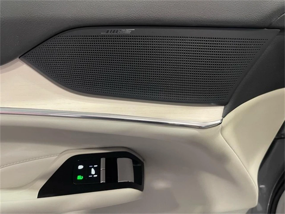 2025 Volvo XC90 2nd Gen - Image 23 of 31